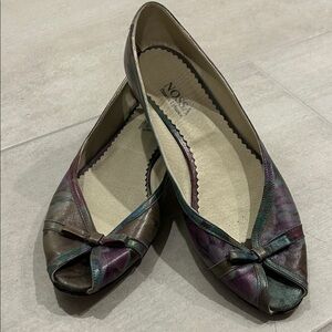 Floral  Leather Peep-Toe Flats
